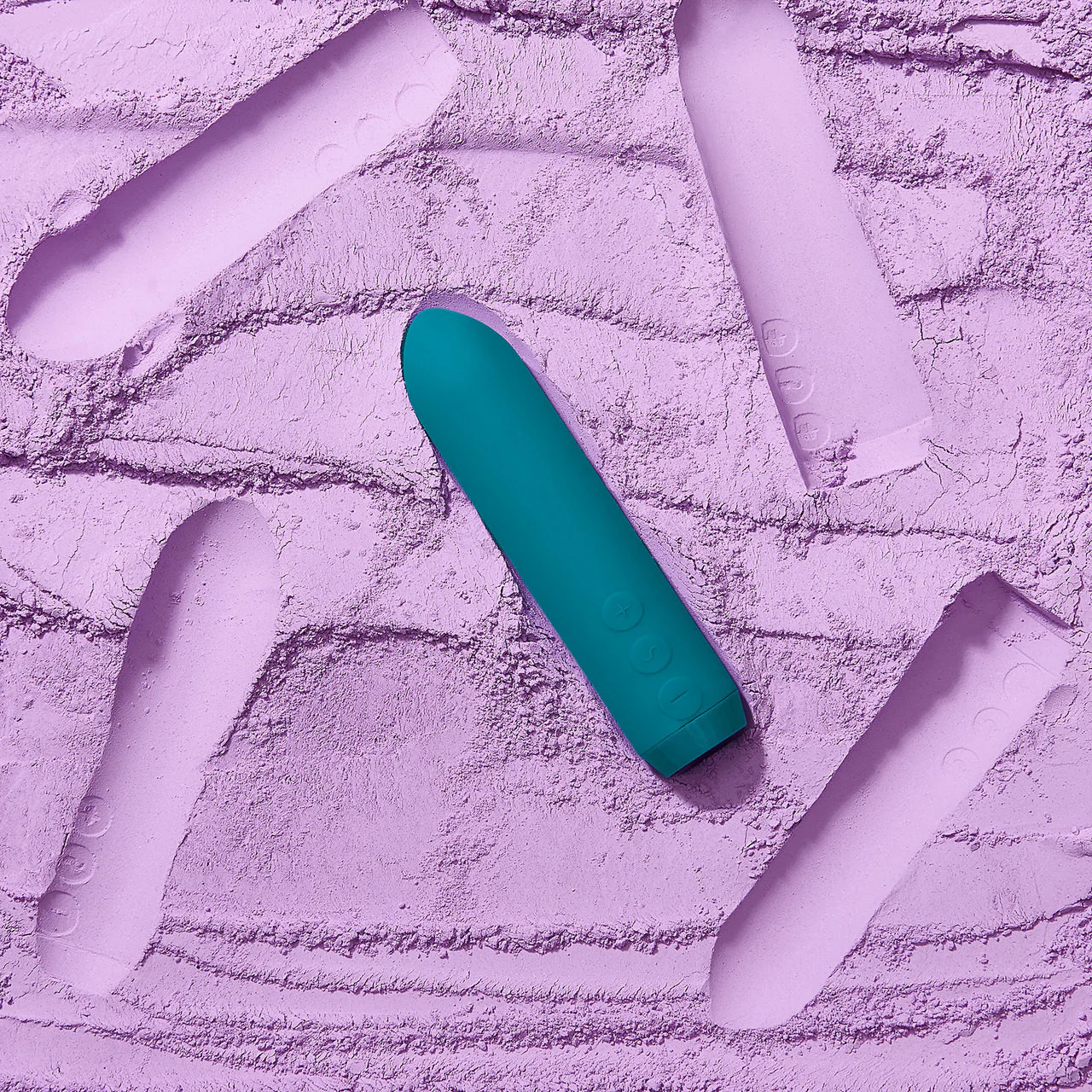 Je Joue Classic Bullet Rechargeable Silicone Vibrator - Image 10