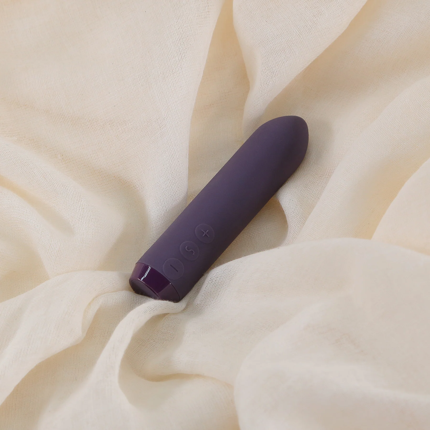 Je Joue Classic Bullet Rechargeable Silicone Vibrator - Image 20