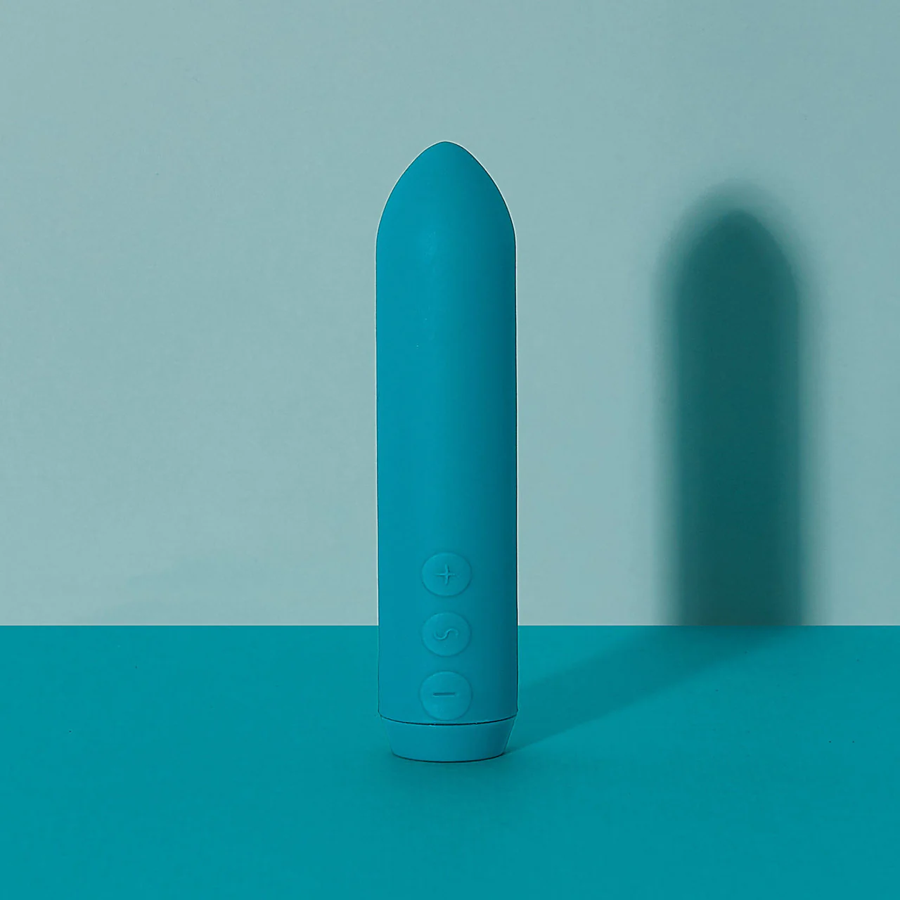 Je Joue Classic Bullet Rechargeable Silicone Vibrator - Image 8