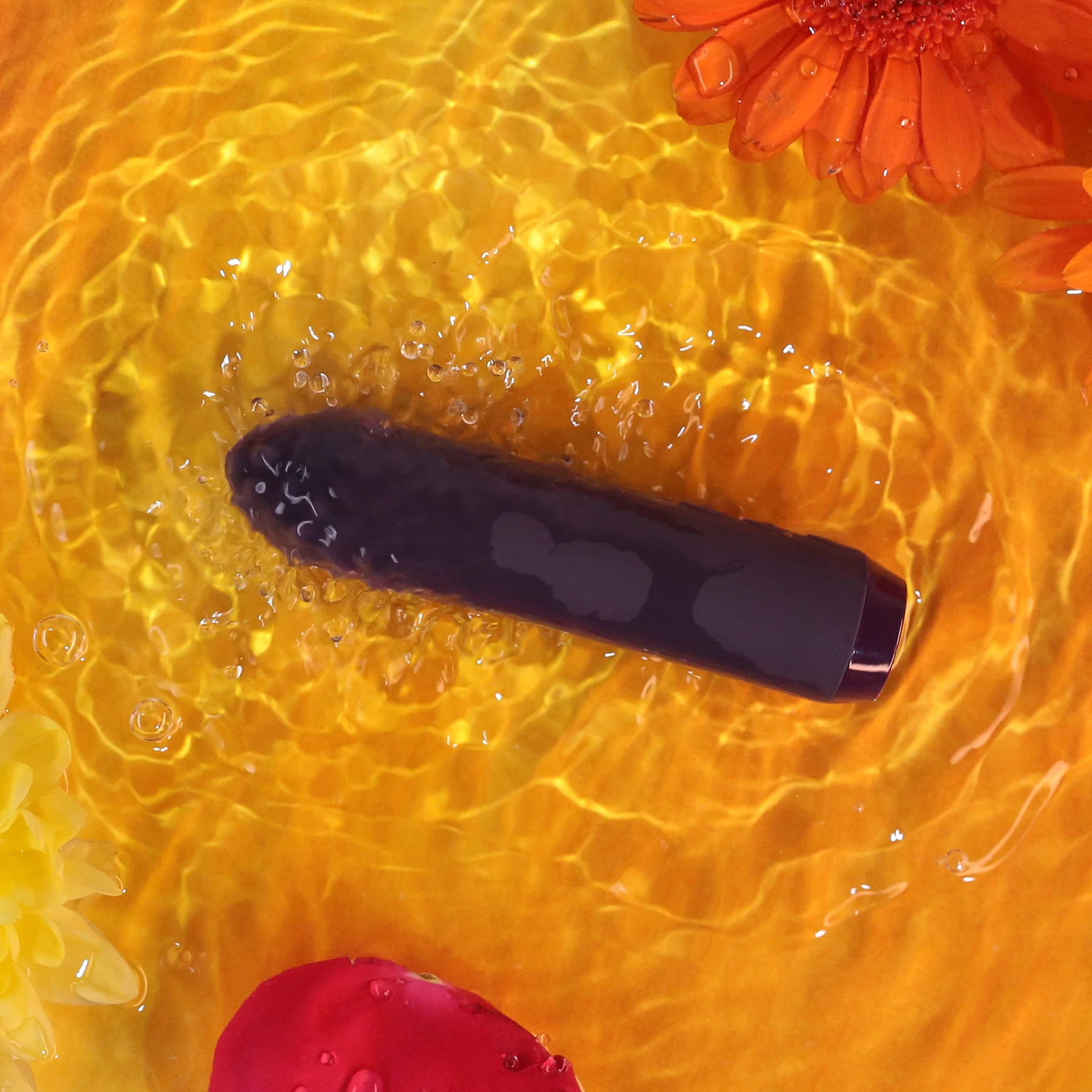 Je Joue Classic Bullet Rechargeable Silicone Vibrator - Image 9