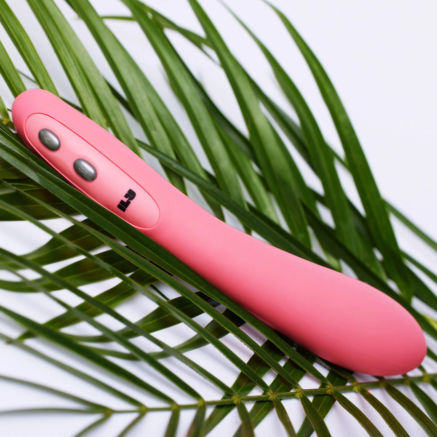 Je Joue ILY The Wand Flexible Warming Silicone G-Spot Wand - Image 5