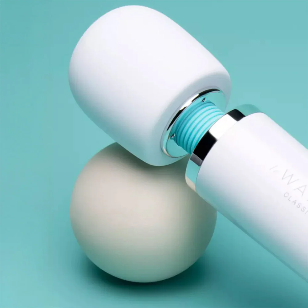 Le Wand Classique Plug-In Original Full-Body Vibrating Massager - Image 6