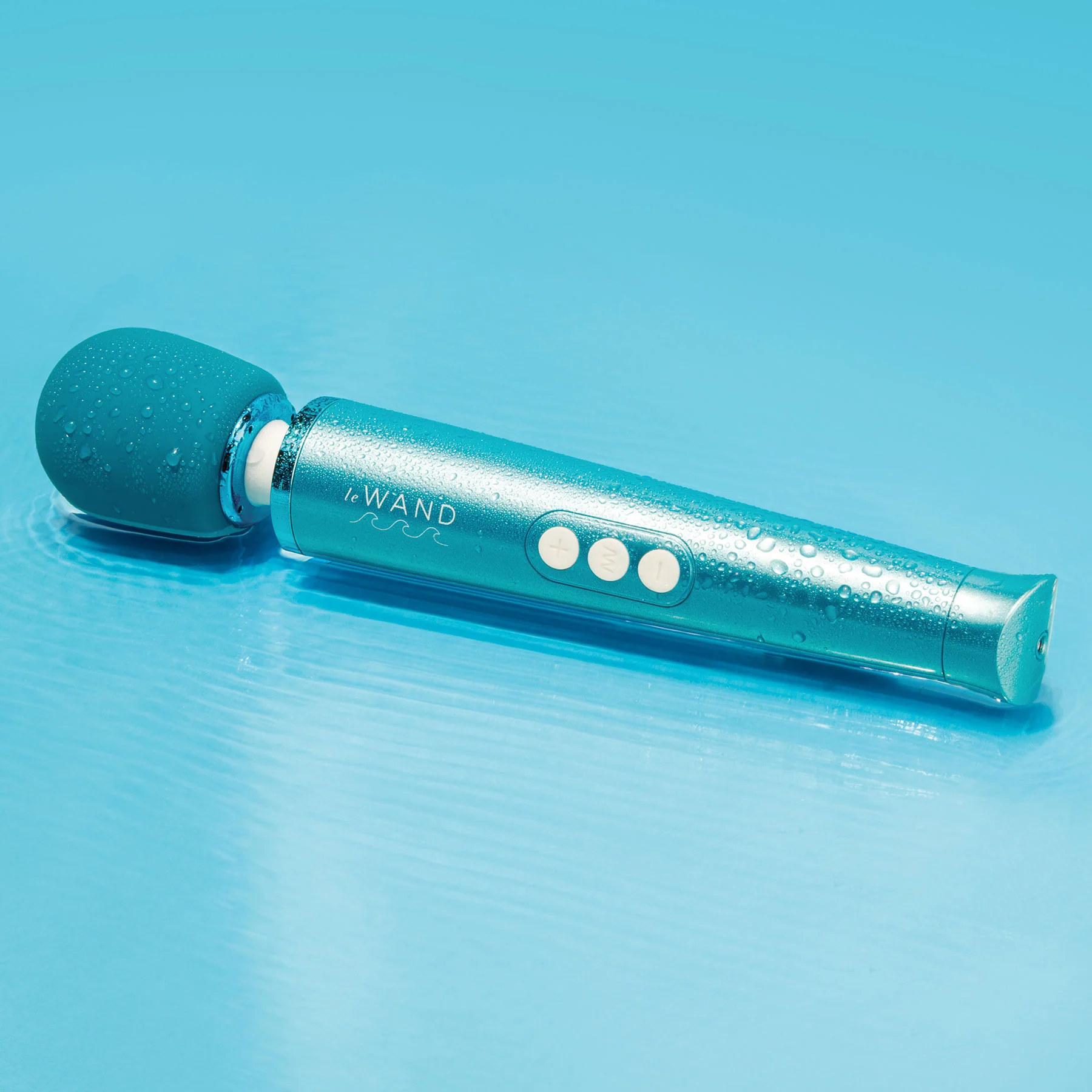 Le Wand Dive Submersible Rechargeable Vibrating Body Massager - Blue - Image 3