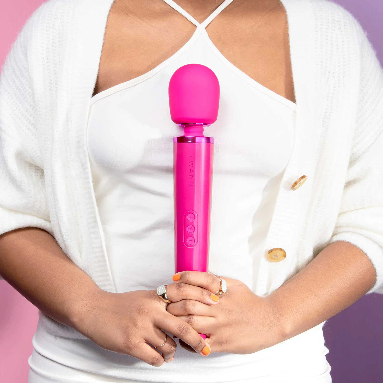 Le Wand Rechargeable Vibrating Body Massager - Magenta - Image 9
