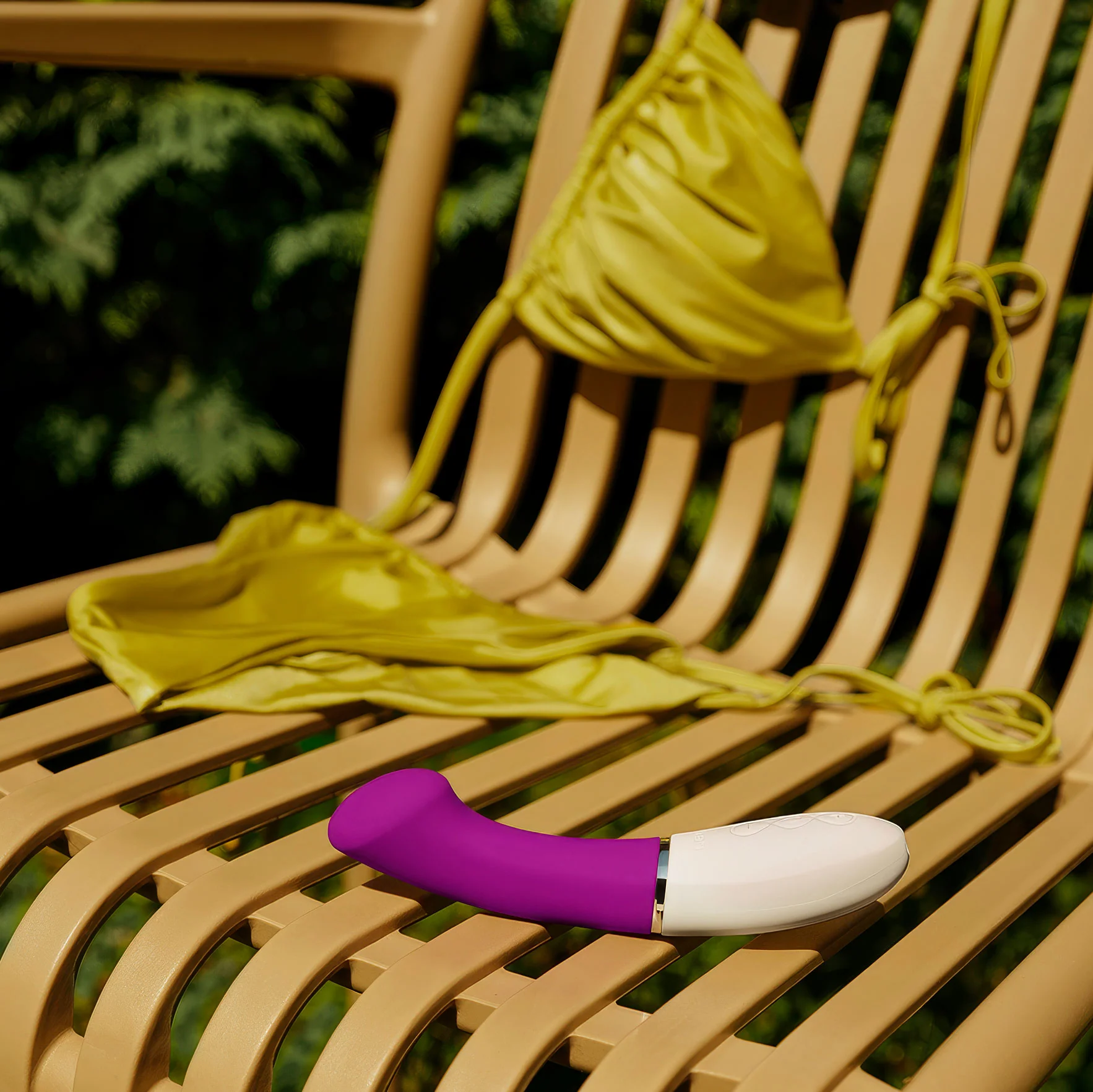 LELO GIGI™ 3 App-Controlled Waterproof Silicone G-Spot Vibrator - Image 2