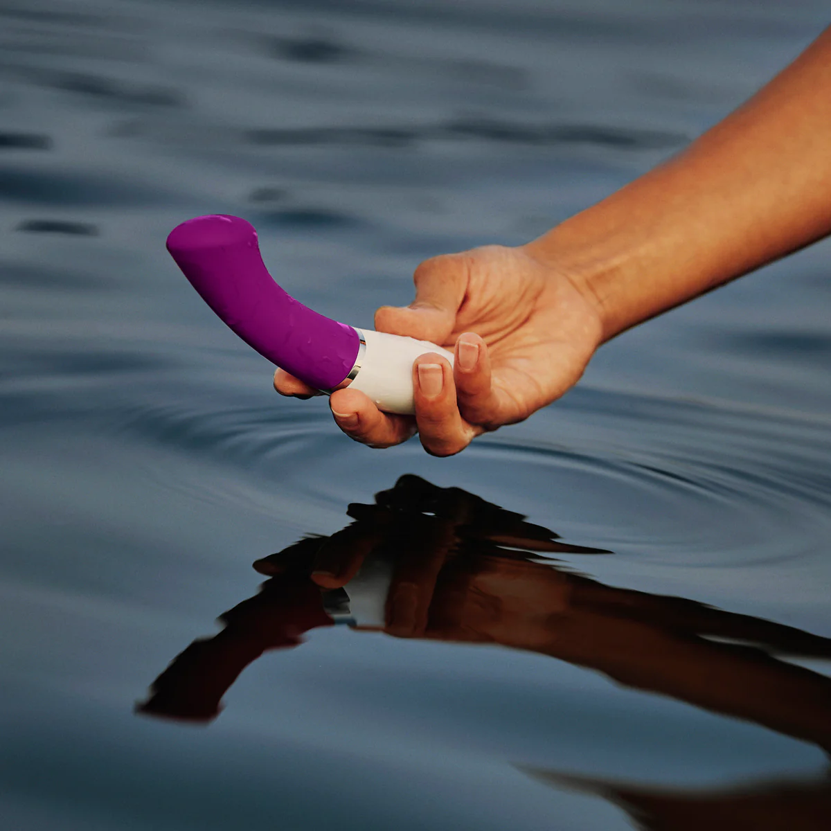 LELO GIGI™ 3 App-Controlled Waterproof Silicone G-Spot Vibrator - Image 43