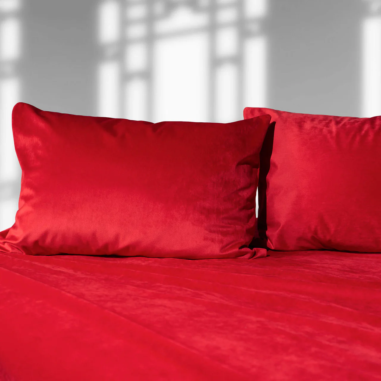Liberator Liquid Velvet Sheet & Pillow Covers - King Size, Red - Image 2