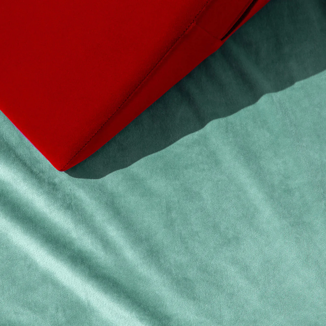 Liberator Liquid Velvet Sheet & Pillow Covers - King Size, Sage - Image 3
